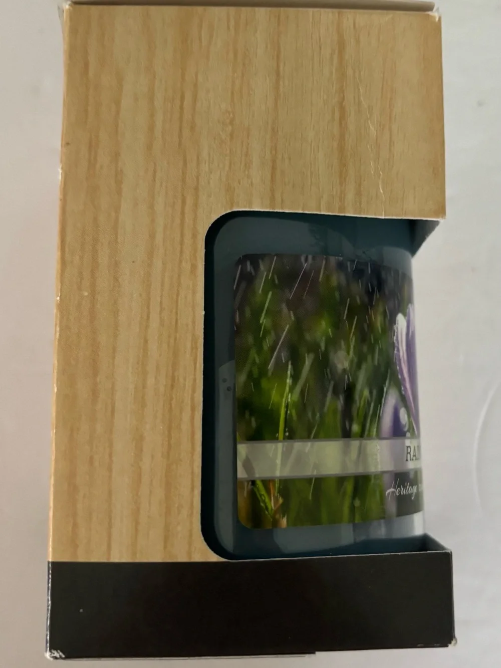 Rain Scented Candle - Blue High Fragrant and lead free wick.